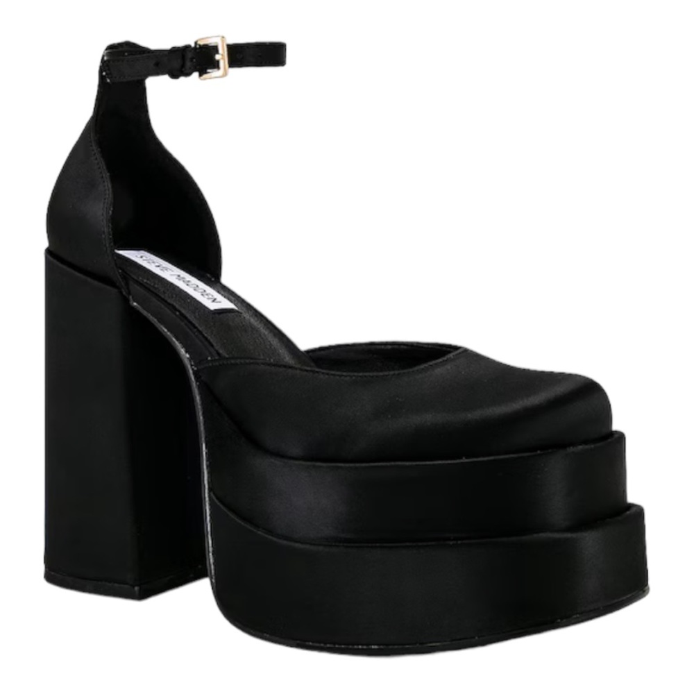 Steve Madden NWOB Charlize Platform in Black
Size 9